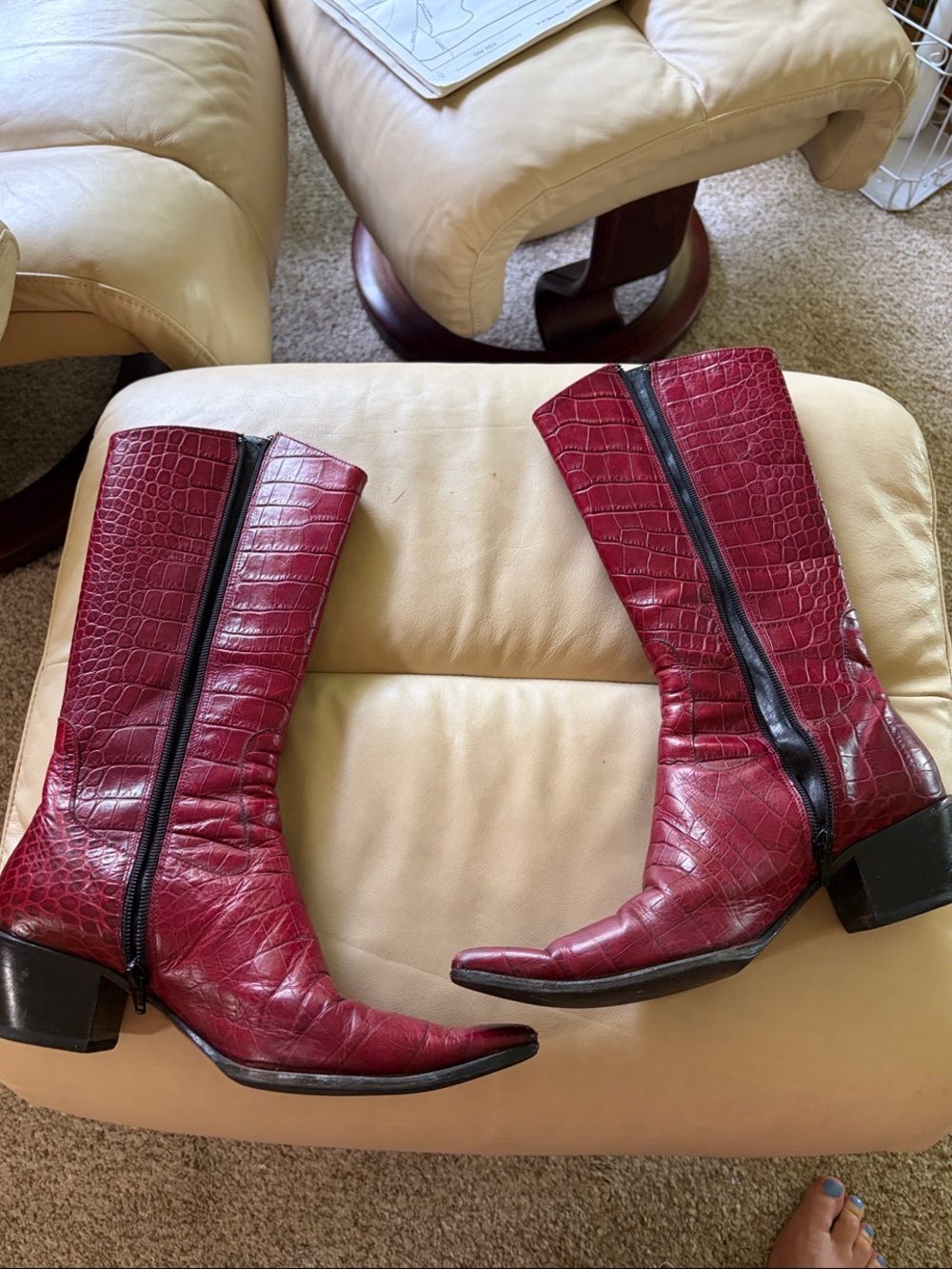 Vero Cuoio Burgundy Croc-Embossed Leather Mid-Calf Boots